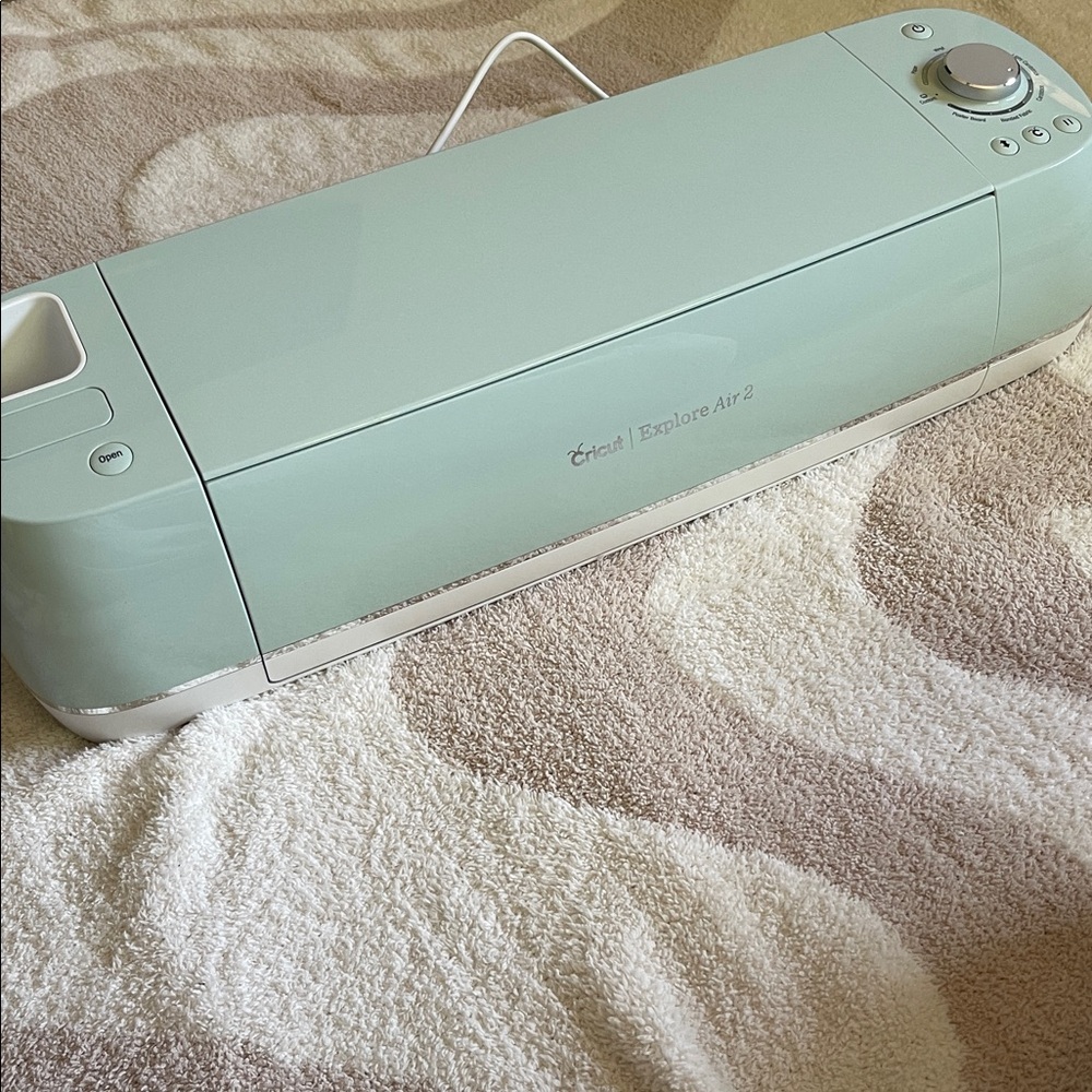 Perfect Condition Cricut Explore Air 2 in Soft Mint Green Bundle